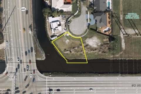 Terrain à vendre à Miami, Floride № 1996234 - photo 5