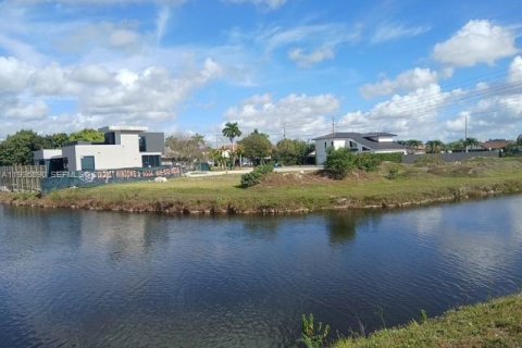 Terrain à vendre à Miami, Floride № 1996234 - photo 2