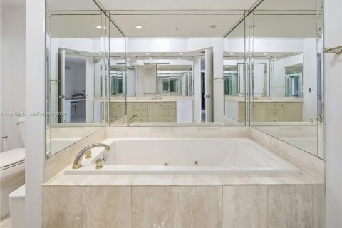 Condominio en venta en Aventura, Florida, 3 dormitorios, 141.21 m2 № 2022234 - foto 16