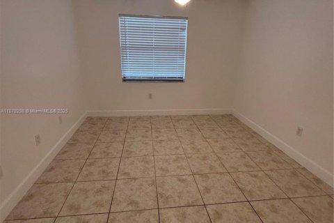 Copropriété à vendre à Tamarac, Floride: 2 chambres, 71.53 m2 № 1977979 - photo 3