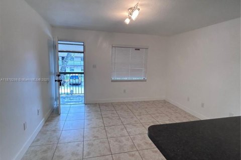 Copropriété à vendre à Tamarac, Floride: 2 chambres, 71.53 m2 № 1977979 - photo 7