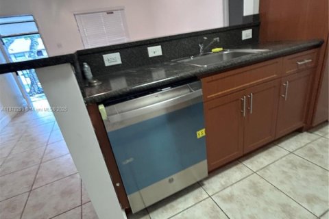 Copropriété à vendre à Tamarac, Floride: 2 chambres, 71.53 m2 № 1977979 - photo 2