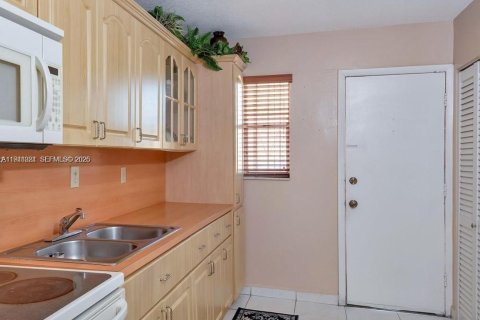 Copropriété à louer à Hialeah, Floride: 2 chambres, 93.46 m2 № 2001290 - photo 5