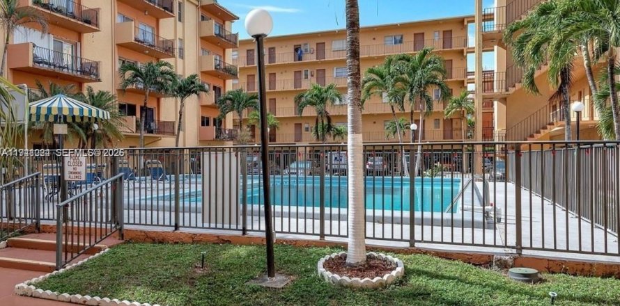 Condo à Hialeah, Floride, 2 chambres  № 2001290