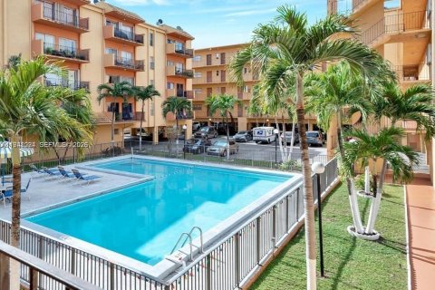 Copropriété à louer à Hialeah, Floride: 2 chambres, 93.46 m2 № 2001290 - photo 2