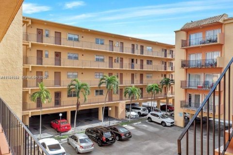 Copropriété à louer à Hialeah, Floride: 2 chambres, 93.46 m2 № 2001290 - photo 3
