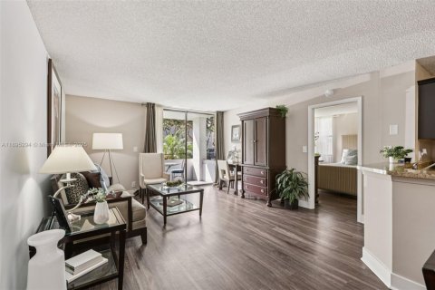 Appartement à louer à Coconut Creek, Floride: 2 chambres, 111.2 m2 № 1947592 - photo 4