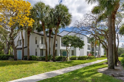 Appartement à louer à Coconut Creek, Floride: 2 chambres, 111.2 m2 № 1947592 - photo 1
