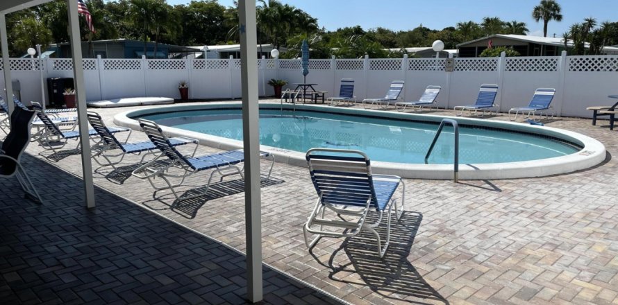Propiedad comercial en Deerfield Beach, Florida 2 dormitorios, 133.78 m2 № 787880