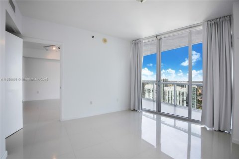 Condo in Miami, Florida, 1 bedroom  № 1825455 - photo 5