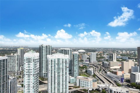 Condo in Miami, Florida, 1 bedroom  № 1825455 - photo 11