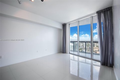 Condo in Miami, Florida, 1 bedroom  № 1825455 - photo 4
