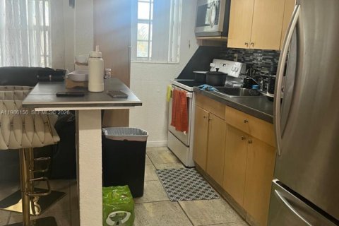 Кондоминиум с 1 спальней в Майами, Флорида № 2090887