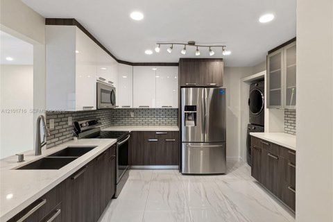 Купить кондоминиум в Майами, Флорида 2 спальни, 111.48м2, № 2409441 - фото 8