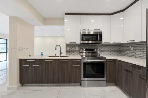 Купить кондоминиум в Майами, Флорида 2 спальни, 111.48м2, № 2409441 - фото 9