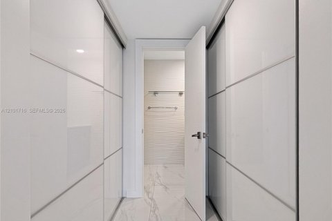 Купить кондоминиум в Майами, Флорида 2 спальни, 111.48м2, № 2409441 - фото 14