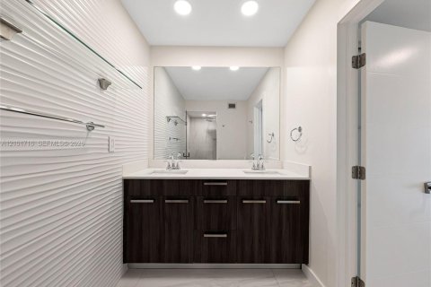 Купить кондоминиум в Майами, Флорида 2 спальни, 111.48м2, № 2409441 - фото 16