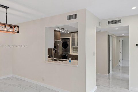 Купить кондоминиум в Майами, Флорида 2 спальни, 111.48м2, № 2409441 - фото 6