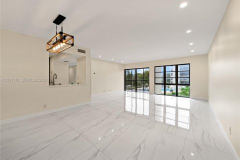 Купить кондоминиум в Майами, Флорида 2 спальни, 111.48м2, № 2409441 - фото 4