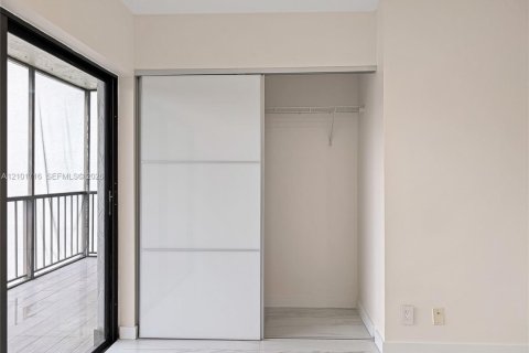 Купить кондоминиум в Майами, Флорида 2 спальни, 111.48м2, № 2409441 - фото 13