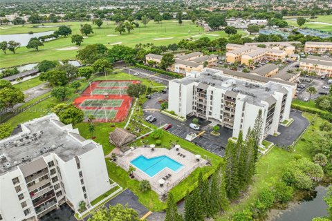 Купить кондоминиум в Майами, Флорида 2 спальни, 111.48м2, № 2409441 - фото 26