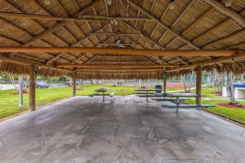Купить кондоминиум в Майами, Флорида 2 спальни, 111.48м2, № 2409441 - фото 24