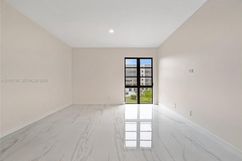 Купить кондоминиум в Майами, Флорида 2 спальни, 111.48м2, № 2409441 - фото 20