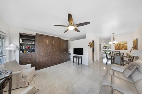 Copropriété à vendre à Miami, Floride: 1 chambre, 57.6 m2 № 2004091 - photo 2