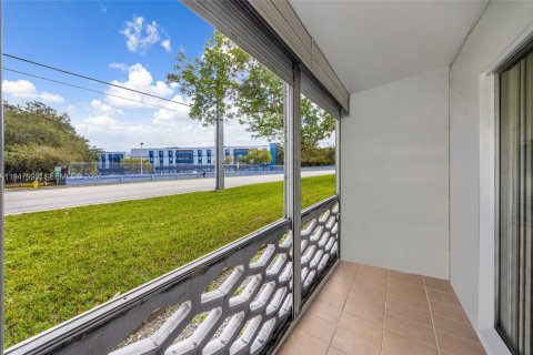 Copropriété à vendre à Miami, Floride: 1 chambre, 57.6 m2 № 2004091 - photo 17