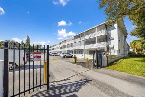 Copropriété à vendre à Miami, Floride: 1 chambre, 57.6 m2 № 2004091 - photo 23