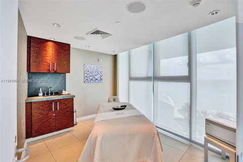Copropriété à vendre à Sunny Isles Beach, Floride: 1 chambre, 103.12 m2 № 1999568 - photo 24