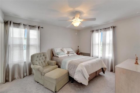 Townhouse in Apollo Beach, Florida 4 bedrooms, 202.9 sq.m. № 1616342 - photo 13