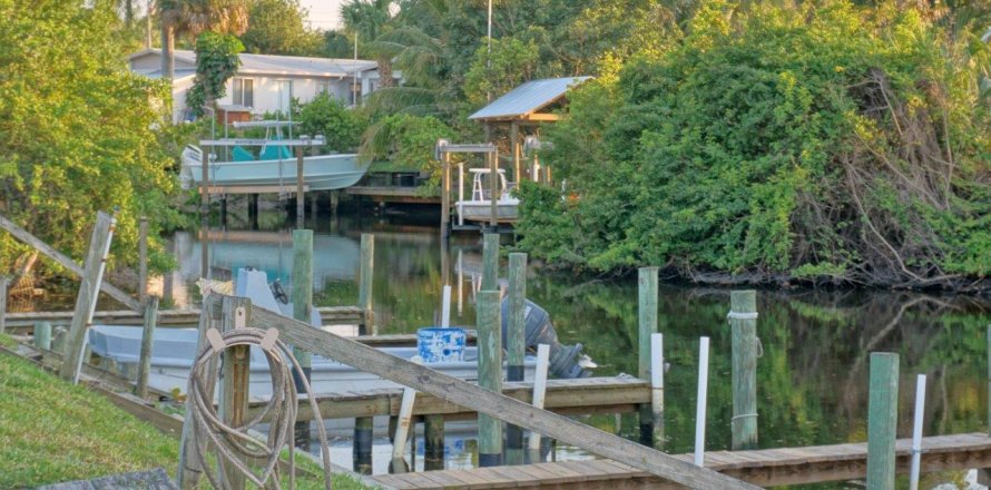 Propiedad comercial en Stuart, Florida 2 dormitorios, 78.32 m2 № 1231267