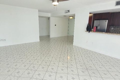 Condo in Aventura, Florida, 2 bedrooms  № 2002625 - photo 13