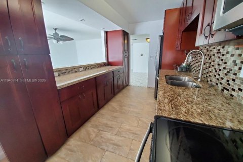 Condo in Aventura, Florida, 2 bedrooms  № 2002625 - photo 4