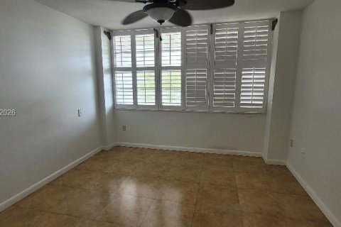 Condo in Aventura, Florida, 2 bedrooms  № 2002625 - photo 17