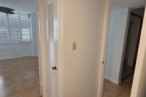 Condo in Aventura, Florida, 2 bedrooms  № 2002625 - photo 16