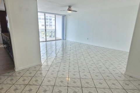 Condo in Aventura, Florida, 2 bedrooms  № 2002625 - photo 12