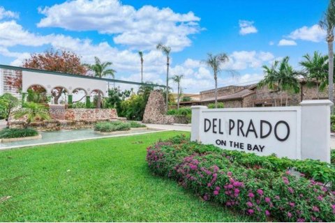 Condo in Aventura, Florida, 2 bedrooms  № 2002625 - photo 24