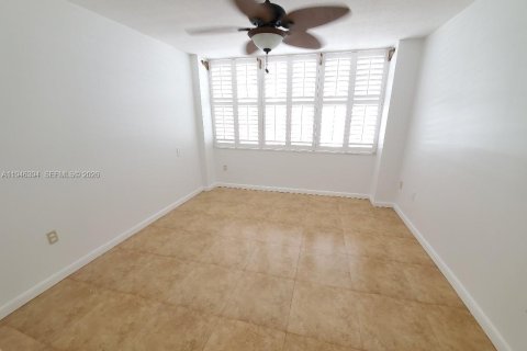 Condo in Aventura, Florida, 2 bedrooms  № 2002625 - photo 5