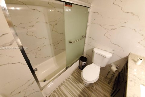 Condo in Aventura, Florida, 2 bedrooms  № 2002625 - photo 8