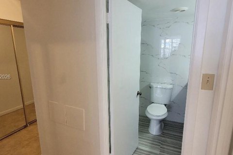 Condo in Aventura, Florida, 2 bedrooms  № 2002625 - photo 19