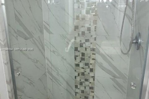 Condo in Aventura, Florida, 2 bedrooms  № 2002625 - photo 15