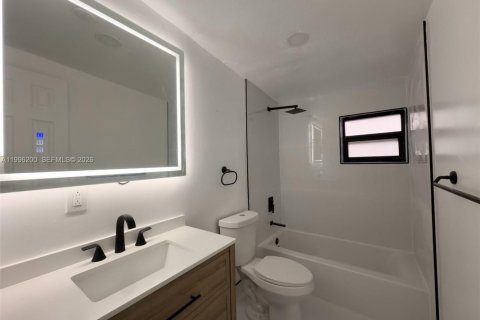 Villa ou maison à vendre à Miami, Floride: 3 chambres, 124.49 m2 № 2064172 - photo 29
