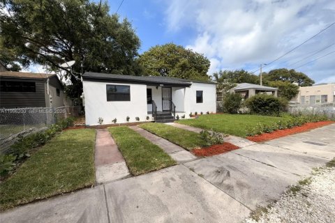 Villa ou maison à Miami, Floride 3 chambres, 124.49 m2 № 2064172