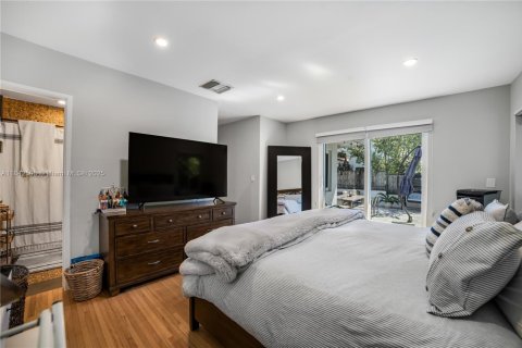 House in Miami, Florida 2 bedrooms, 121.14 sq.m. № 1838755 - photo 14