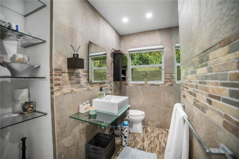House in Miami, Florida 2 bedrooms, 121.14 sq.m. № 1838755 - photo 20