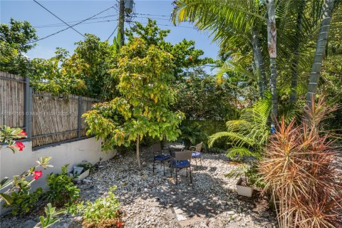 House in Miami, Florida 2 bedrooms, 121.14 sq.m. № 1838755 - photo 26