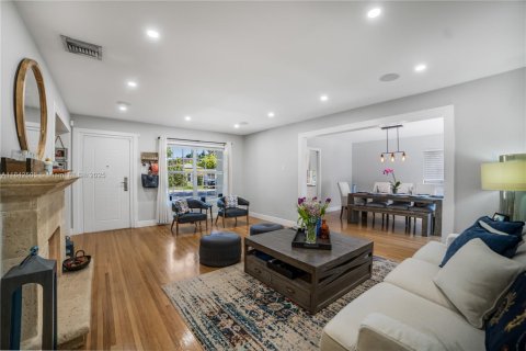 House in Miami, Florida 2 bedrooms, 121.14 sq.m. № 1838755 - photo 4