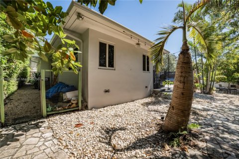 House in Miami, Florida 2 bedrooms, 121.14 sq.m. № 1838755 - photo 29